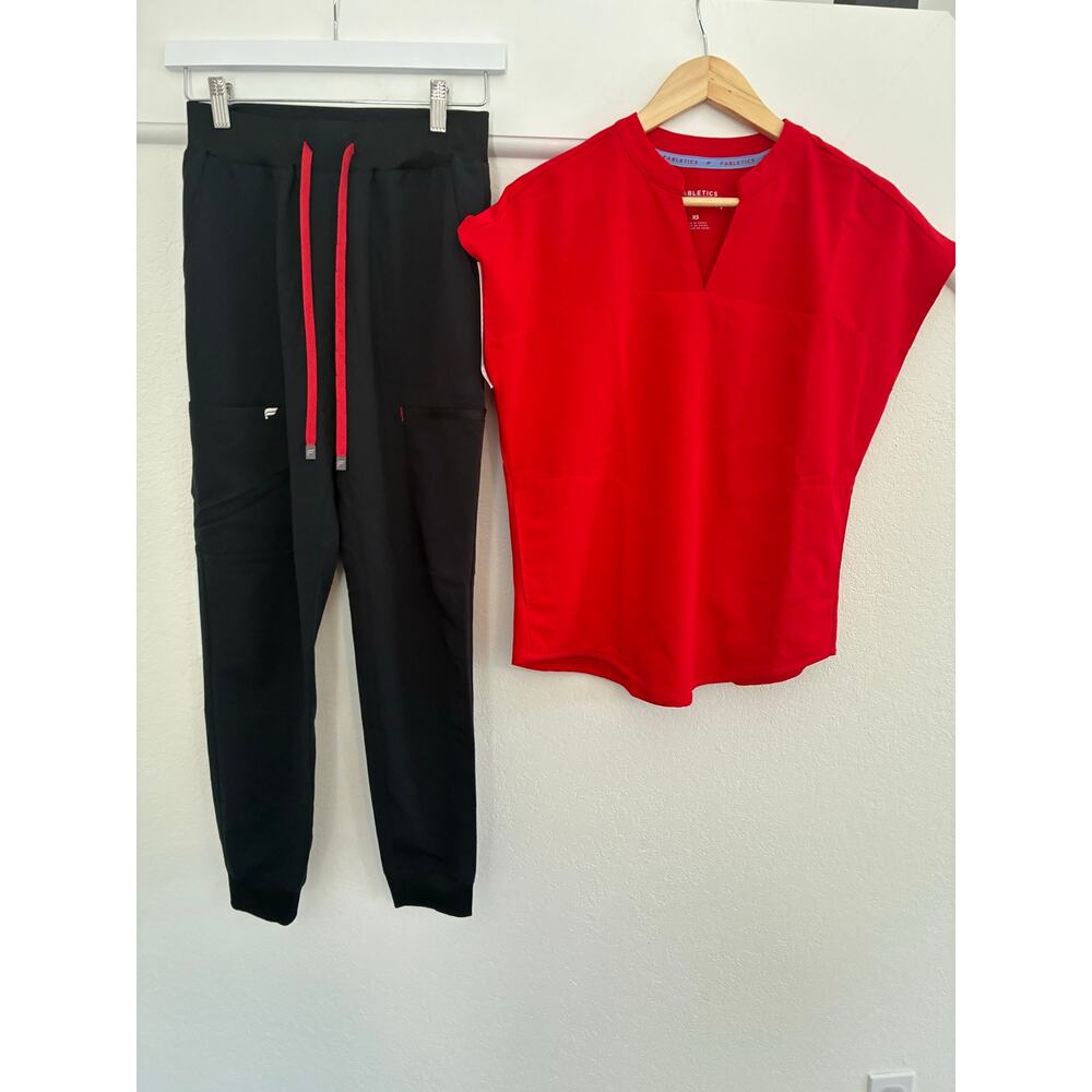 NWOT Fabletics Womens XS Black Red Joggers & XS Scrup Top Red READ